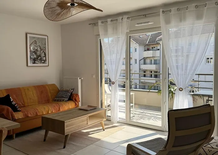 La Datcha - New T3 With Balcony & Parking Near Train Station Апартаменты *